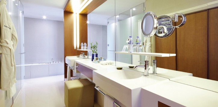 rooms-executive-premier-suite2-jpg-2